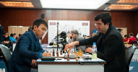 Ronde 8: Vladimir Kramnik (2796) 1-0 Sanan Sjugirov (2646) - Photo © Katerina Savina