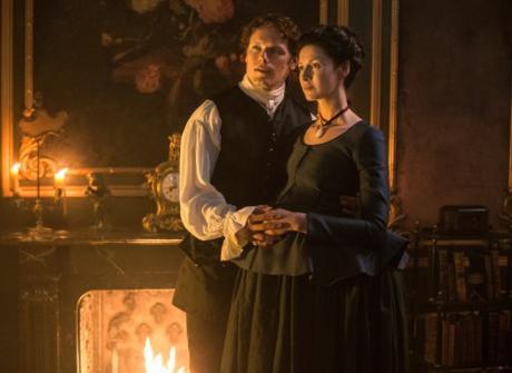 Outlander S2 – Nouveaux stills de Claire et Jamie !