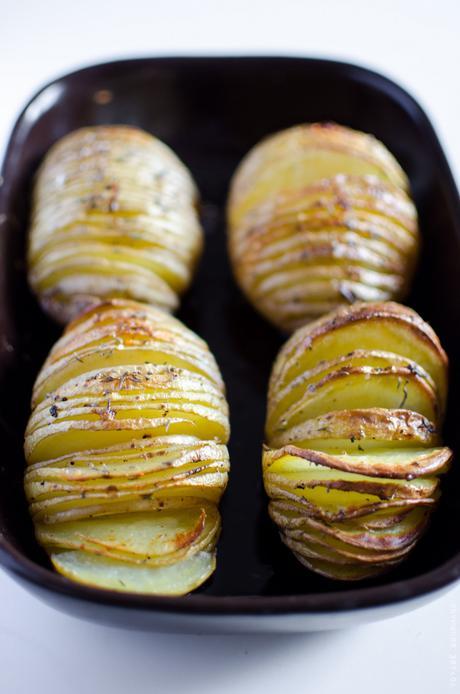 Hasselback potatoes ou pommes de terre rôties à la suédoise Pommes de terre rôties à la suédoise : Hasselback potatoes