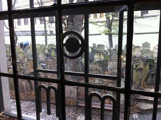 Notre voyage à Prague/  Wiplash /Bonne année à vous toutes et tous/Videos à toi de Lise Bellynck et frédéric aspisiet Michel Fau !!! et le Best Off du Studio Bagel