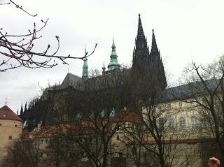 Notre voyage à Prague/  Wiplash /Bonne année à vous toutes et tous/Videos à toi de Lise Bellynck et frédéric aspisiet Michel Fau !!! et le Best Off du Studio Bagel