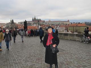 Notre voyage à Prague/  Wiplash /Bonne année à vous toutes et tous/Videos à toi de Lise Bellynck et frédéric aspisiet Michel Fau !!! et le Best Off du Studio Bagel