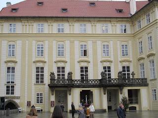 Notre voyage à Prague/  Wiplash /Bonne année à vous toutes et tous/Videos à toi de Lise Bellynck et frédéric aspisiet Michel Fau !!! et le Best Off du Studio Bagel