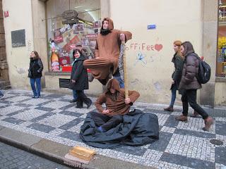 Notre voyage à Prague/  Wiplash /Bonne année à vous toutes et tous/Videos à toi de Lise Bellynck et frédéric aspisiet Michel Fau !!! et le Best Off du Studio Bagel