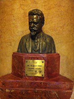 Notre voyage à Prague/  Wiplash /Bonne année à vous toutes et tous/Videos à toi de Lise Bellynck et frédéric aspisiet Michel Fau !!! et le Best Off du Studio Bagel