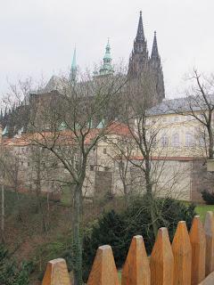 Notre voyage à Prague/  Wiplash /Bonne année à vous toutes et tous/Videos à toi de Lise Bellynck et frédéric aspisiet Michel Fau !!! et le Best Off du Studio Bagel