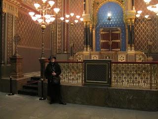 Notre voyage à Prague/  Wiplash /Bonne année à vous toutes et tous/Videos à toi de Lise Bellynck et frédéric aspisiet Michel Fau !!! et le Best Off du Studio Bagel