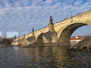 Notre voyage à Prague/  Wiplash /Bonne année à vous toutes et tous/Videos à toi de Lise Bellynck et frédéric aspisiet Michel Fau !!! et le Best Off du Studio Bagel