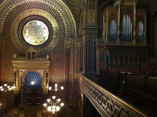 Notre voyage à Prague/  Wiplash /Bonne année à vous toutes et tous/Videos à toi de Lise Bellynck et frédéric aspisiet Michel Fau !!! et le Best Off du Studio Bagel