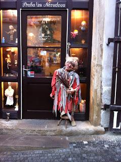 Notre voyage à Prague/  Wiplash /Bonne année à vous toutes et tous/Videos à toi de Lise Bellynck et frédéric aspisiet Michel Fau !!! et le Best Off du Studio Bagel