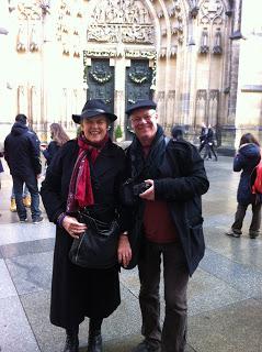 Notre voyage à Prague/  Wiplash /Bonne année à vous toutes et tous/Videos à toi de Lise Bellynck et frédéric aspisiet Michel Fau !!! et le Best Off du Studio Bagel