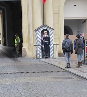 Notre voyage à Prague/  Wiplash /Bonne année à vous toutes et tous/Videos à toi de Lise Bellynck et frédéric aspisiet Michel Fau !!! et le Best Off du Studio Bagel