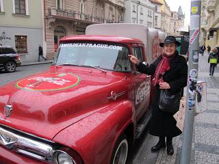 Notre voyage à Prague/  Wiplash /Bonne année à vous toutes et tous/Videos à toi de Lise Bellynck et frédéric aspisiet Michel Fau !!! et le Best Off du Studio Bagel