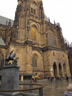 Notre voyage à Prague/  Wiplash /Bonne année à vous toutes et tous/Videos à toi de Lise Bellynck et frédéric aspisiet Michel Fau !!! et le Best Off du Studio Bagel