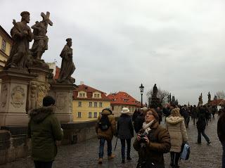 Notre voyage à Prague/  Wiplash /Bonne année à vous toutes et tous/Videos à toi de Lise Bellynck et frédéric aspisiet Michel Fau !!! et le Best Off du Studio Bagel