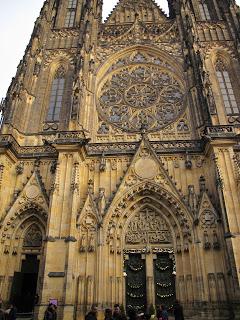 Notre voyage à Prague/  Wiplash /Bonne année à vous toutes et tous/Videos à toi de Lise Bellynck et frédéric aspisiet Michel Fau !!! et le Best Off du Studio Bagel