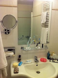 Notre voyage à Prague/  Wiplash /Bonne année à vous toutes et tous/Videos à toi de Lise Bellynck et frédéric aspisiet Michel Fau !!! et le Best Off du Studio Bagel