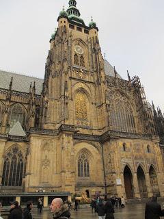 Notre voyage à Prague/  Wiplash /Bonne année à vous toutes et tous/Videos à toi de Lise Bellynck et frédéric aspisiet Michel Fau !!! et le Best Off du Studio Bagel