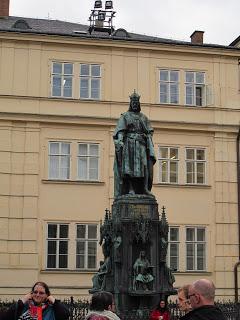 Notre voyage à Prague/  Wiplash /Bonne année à vous toutes et tous/Videos à toi de Lise Bellynck et frédéric aspisiet Michel Fau !!! et le Best Off du Studio Bagel