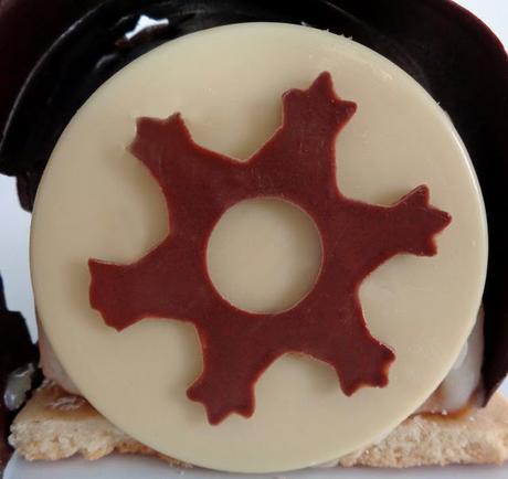 Bûche du Jour de l'an : chocolat, arachides et caramel salé