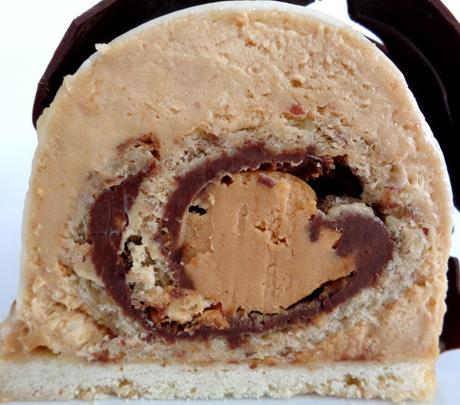 Bûche du Jour de l'an : chocolat, arachides et caramel salé