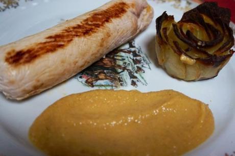 BALLOTTINE DE DINDE AU FOIE GRAS,POMMES GRANNY SMITH ET SEL DE CAMARGUE À LA TRUFFE ,SAUCE AU FOIE GRAS ET SAUTERNES ET SA ROSE DE POMME-DE-TERRE AU SEL DE TRUFFE