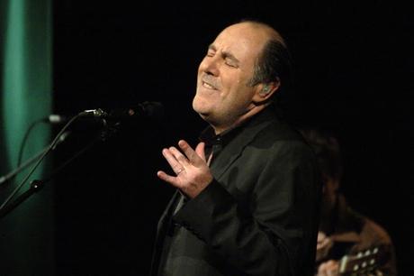 LE CHANTEUR S'EN EST ALLÉ...