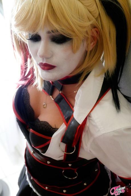 Toulouse game show 2015 8 1 683x1024 Cosplay   Harley Quinn #100  Cosplay Harley Quinn 