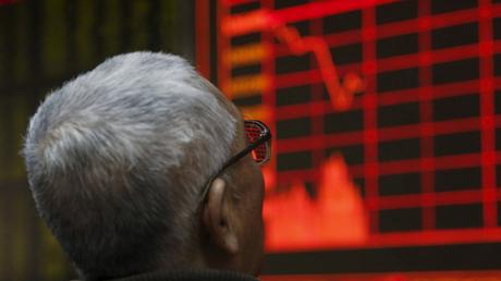Chine : Une chute catastrophique déclenche pour la première fois la fermeture des Bourses de Shanghai