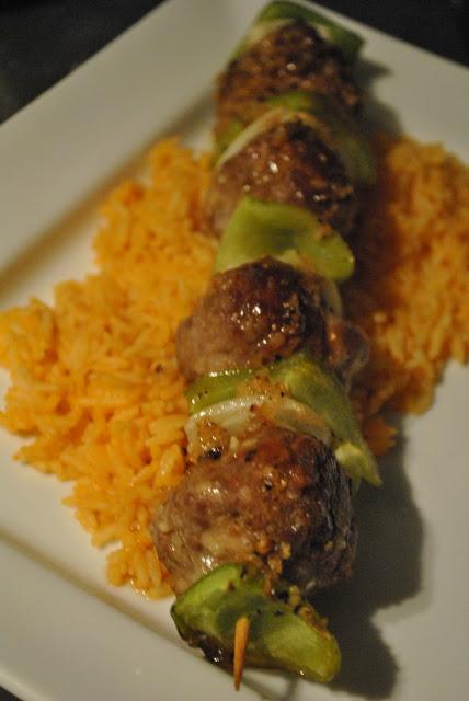 Brochettes de boulettes de boeuf érable et ail