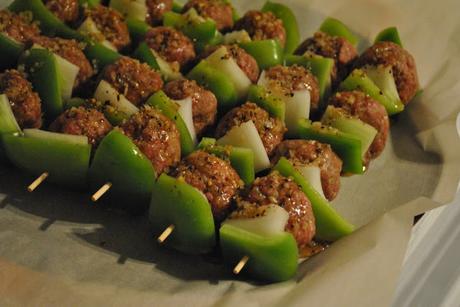 Brochettes de boulettes de boeuf érable et ail