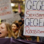 Des centaines de personnes ont manifesté à Cologne contre la vague d'agressions sexuelles