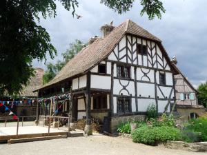 L’écomusée d’Alsace : au pays des cigognes.