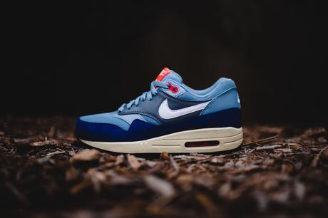 Nike Air Max 1 WMNS Essential (Blue Grey/White-Bright Crimson) Nike Air Max 1 WMNS Essential (Blue Grey/White-Bright Crimson)