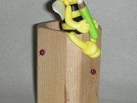 Boite Porte-crayon avec p'tite abeille en porcelaine froide