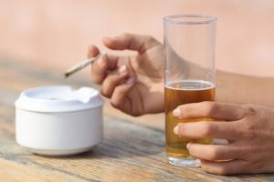 CANNABIS: Sa consommation favorise-t-elle l'excès d'alcool ? – Alcoholism: Clinical & Experimental Research