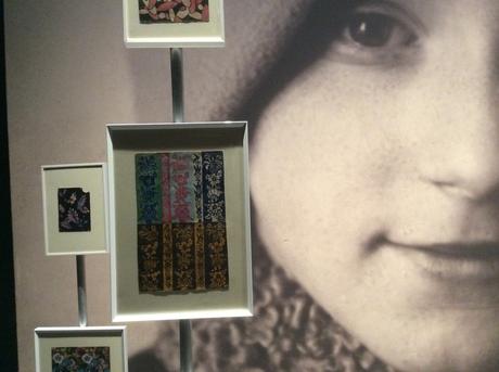 Histoire de femmes, musée de l'impression sur étoffes: le contraste Chanel et Émilie Ebstein, Lily