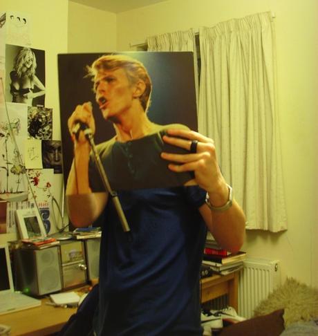 TRIBUTE : David Bowie et le sleeveface ! Bowie-Sleeveface2