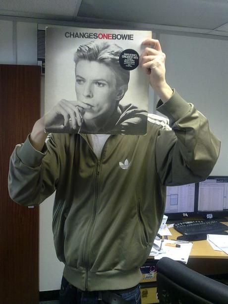 TRIBUTE : David Bowie et le sleeveface ! Bowie-Sleeveface4