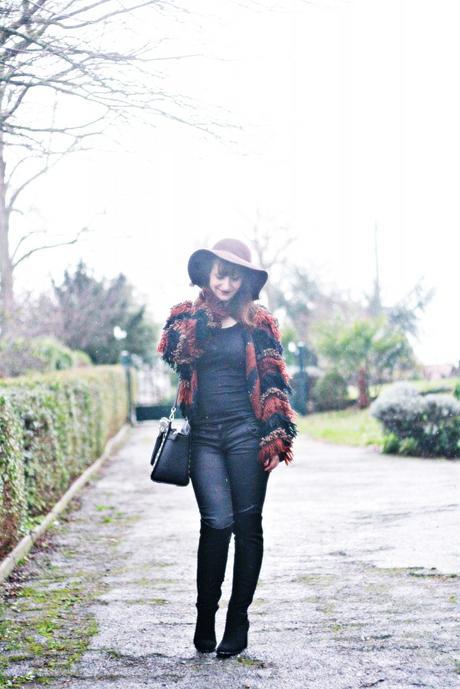 look-70-gilet-franges-capeline-cuissardes-selma-michael-kors-blog-mode-toulouse