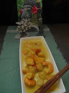 Curry de crevettes et de coquilles Saint-Jacques à la noix de coco et à la mangue