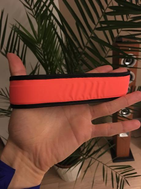 J’ai couru avec ce brassard LED pour être visible la nuit. Il est signé wantalis.fr !