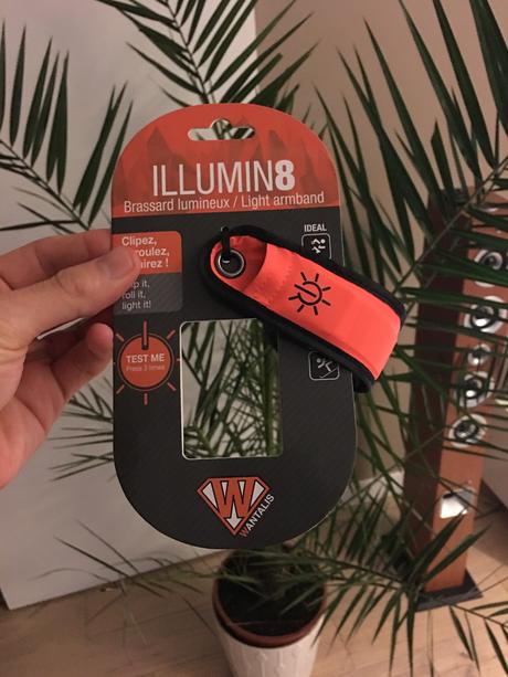 J’ai couru avec ce brassard LED pour être visible la nuit. Il est signé wantalis.fr !