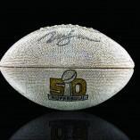 50 designers ont crée des ballons de football spéciaux pour le Super Bowl