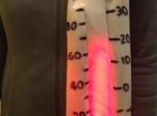 Elle invente écharpe thermomètre avec lumières