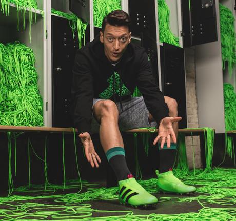 adidas dévoile sa première chaussure de football haute performance sans lacets