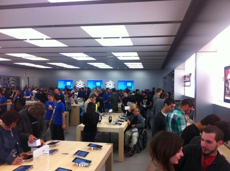 Apple Store de Carré-Sénart: Ils volent pour plus de 23 000 € d'iPhone