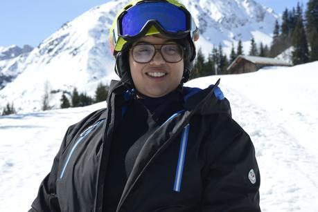 Tout schuss, comédie gangrénée par les clichés