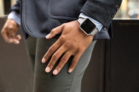 CES 2016 : Fitbit présente la Blaze, sa première smartwatch fitness fitbit-blaze-homme