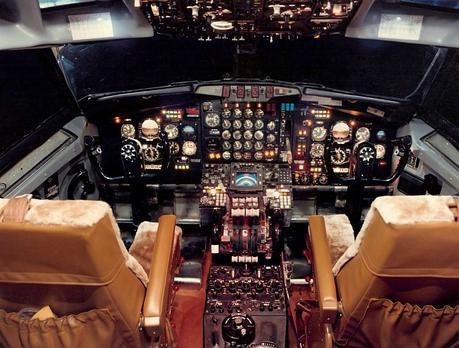 n220am-cockpit